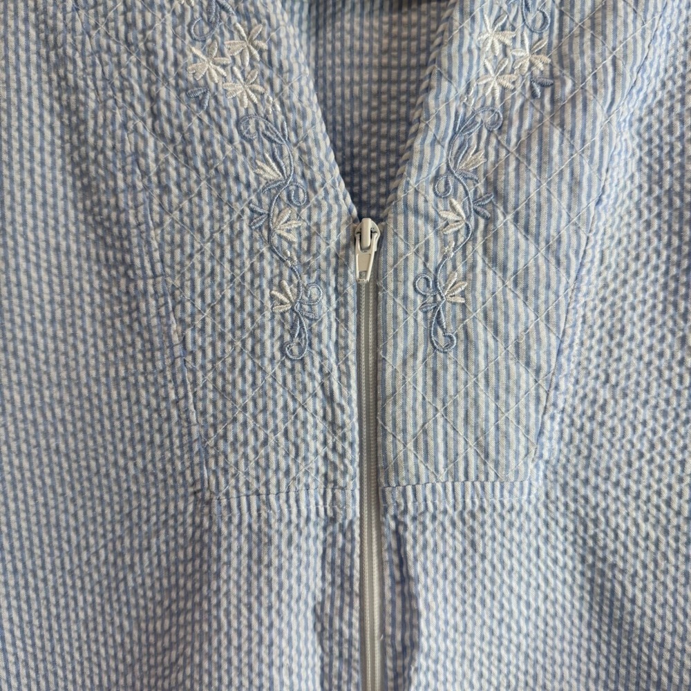 Miss Elaine Seersucker Zip Front Blue/white Floral Embroidered S Costal Grandma - Picture 6 of 8